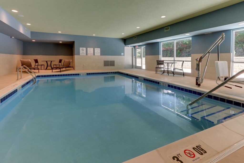 Holiday Inn Express & Suites Roanoke  Civic Center by IHG